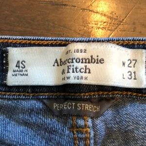 Abercrombie & Fitch Jeans - Abercrombie & fitch dark wash skinny jeans Abercrombie & Fitch Jeans - Abercrombie & fitch dark wash skinny jeans